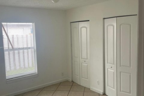 House in Fort Lauderdale, Florida 4 bedrooms, 120.77 sq.m. № 2062479 - photo 4