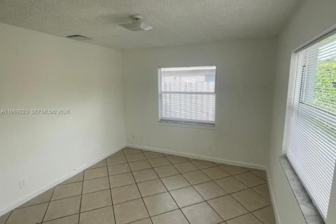 House in Fort Lauderdale, Florida 4 bedrooms, 120.77 sq.m. № 2062479 - photo 16