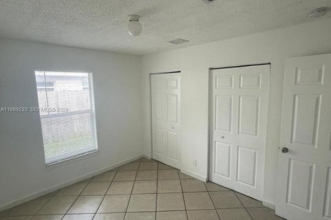 House in Fort Lauderdale, Florida 4 bedrooms, 120.77 sq.m. № 2062479 - photo 11