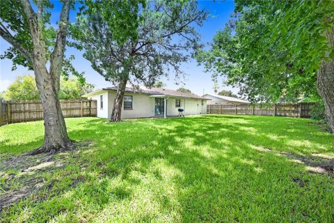 House in Cocoa, Florida 3 bedrooms, 97.83 sq.m. № 2155243 - photo 27