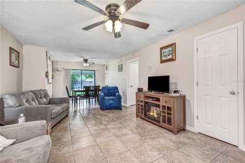 House in Cocoa, Florida 3 bedrooms, 97.83 sq.m. № 2155243 - photo 5