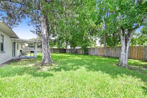 House in Cocoa, Florida 3 bedrooms, 97.83 sq.m. № 2155243 - photo 28