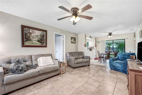 House in Cocoa, Florida 3 bedrooms, 97.83 sq.m. № 2155243 - photo 4