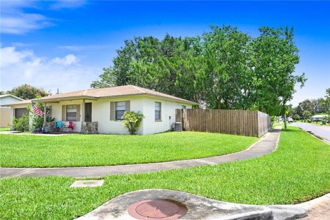 House in Cocoa, Florida 3 bedrooms, 97.83 sq.m. № 2155243 - photo 24