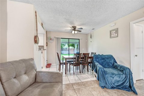 House in Cocoa, Florida 3 bedrooms, 97.83 sq.m. № 2155243 - photo 6