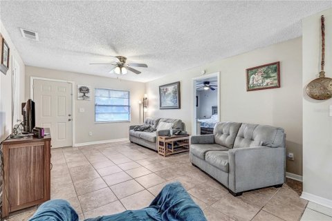 House in Cocoa, Florida 3 bedrooms, 97.83 sq.m. № 2155243 - photo 3