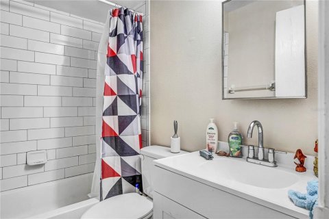 House in Cocoa, Florida 3 bedrooms, 97.83 sq.m. № 2155243 - photo 20