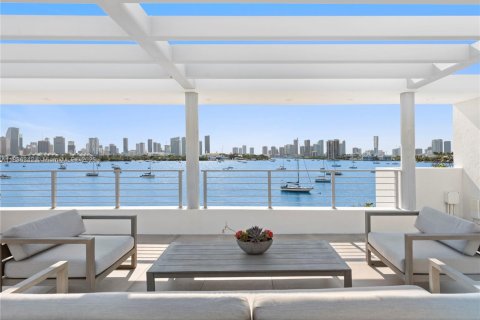 Villa ou maison à louer à Miami Beach, Floride: 6 chambres, 723.62 m2 № 2169613 - photo 27