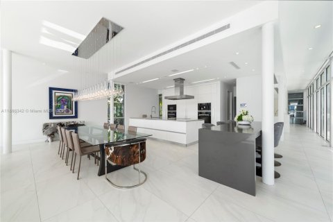 Villa ou maison à louer à Miami Beach, Floride: 6 chambres, 723.62 m2 № 2169613 - photo 11