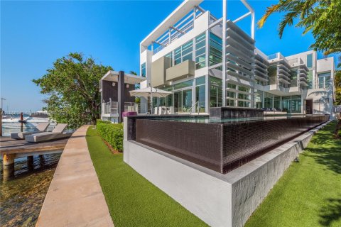 Villa ou maison à louer à Miami Beach, Floride: 6 chambres, 723.62 m2 № 2169613 - photo 17