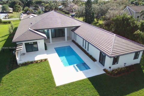 House in Plantation, Florida 5 bedrooms, 571.63 sq.m. № 1232370 - photo 8