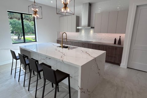 House in Plantation, Florida 5 bedrooms, 571.63 sq.m. № 1232370 - photo 18