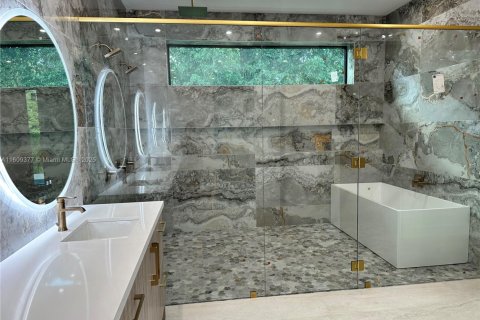 House in Plantation, Florida 5 bedrooms, 571.63 sq.m. № 1232370 - photo 30