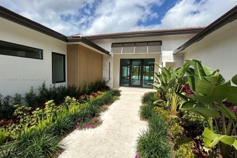 House in Plantation, Florida 5 bedrooms, 571.63 sq.m. № 1232370 - photo 4
