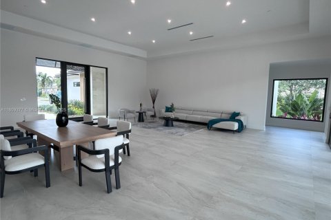 House in Plantation, Florida 5 bedrooms, 571.63 sq.m. № 1232370 - photo 13