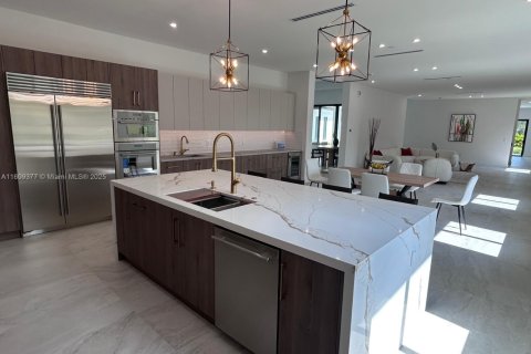 House in Plantation, Florida 5 bedrooms, 571.63 sq.m. № 1232370 - photo 19