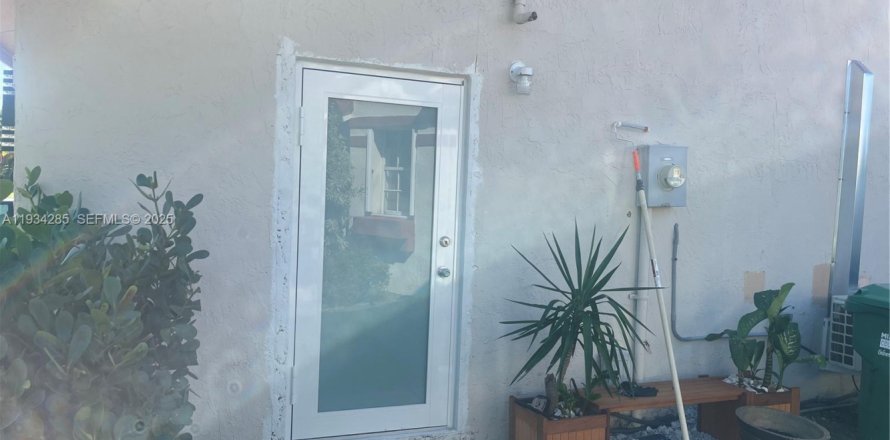 Коммерческая недвижимость в Катлер-Бей, Флорида 65.03м2 № 1992657