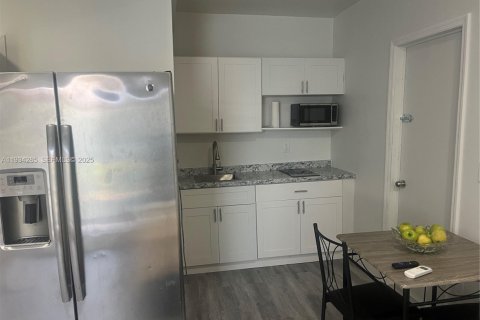 Снять в аренду коммерческую недвижимость в Катлер-Бей, Флорида 65.03м2, № 1992657 - фото 2