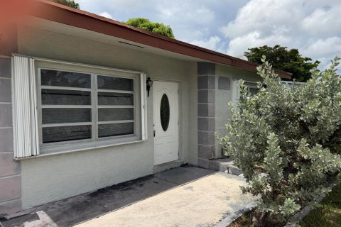 Casa en alquiler en Miramar, Florida, 2 dormitorios, 62.62 m2 № 2077761 - foto 4