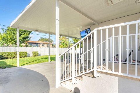 Villa ou maison à louer à Miami, Floride: 3 chambres, 115.66 m2 № 1996285 - photo 18
