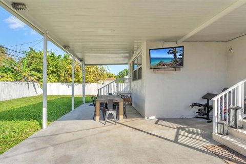 Villa ou maison à louer à Miami, Floride: 3 chambres, 115.66 m2 № 1996285 - photo 17