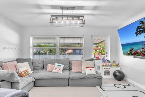 Villa ou maison à louer à Miami, Floride: 3 chambres, 115.66 m2 № 1996285 - photo 2