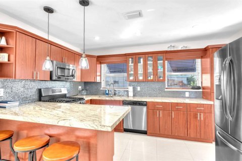 Villa ou maison à louer à Miami, Floride: 3 chambres, 115.66 m2 № 1996285 - photo 3