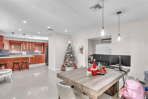 Villa ou maison à louer à Miami, Floride: 3 chambres, 115.66 m2 № 1996285 - photo 5