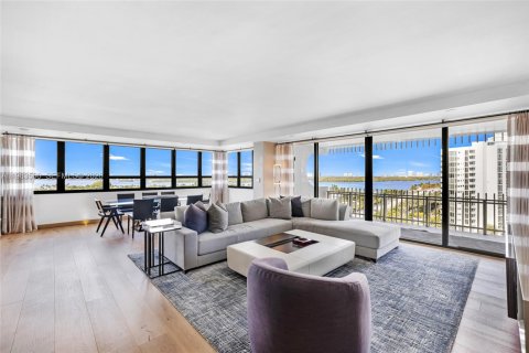 Condominio en Bal Harbour, Florida, 2 dormitorios  № 2030260