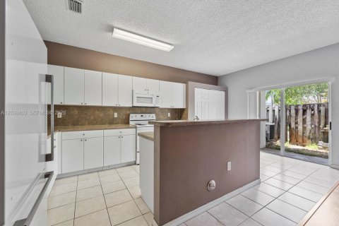 Townhouse in Homestead, Florida 4 bedrooms, 171.5 sq.m. № 2086136 - photo 12