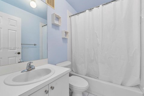 Townhouse in Homestead, Florida 4 bedrooms, 171.5 sq.m. № 2086136 - photo 30
