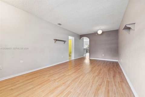Townhouse in Homestead, Florida 4 bedrooms, 171.5 sq.m. № 2086136 - photo 2