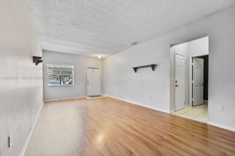 Townhouse in Homestead, Florida 4 bedrooms, 171.5 sq.m. № 2086136 - photo 6