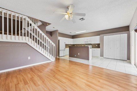 Townhouse in Homestead, Florida 4 bedrooms, 171.5 sq.m. № 2086136 - photo 13