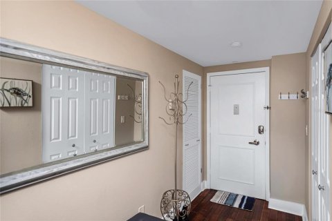 Condo in Sarasota, Florida, 2 bedrooms  № 518554 - photo 3