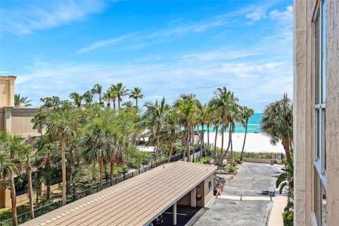 Condo in Sarasota, Florida, 2 bedrooms  № 518554 - photo 24