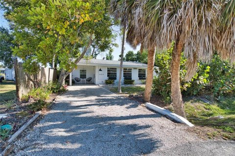 House in Englewood, Florida 3 bedrooms, 132.01 sq.m. № 2218377