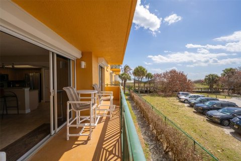 Condo in Cape Canaveral, Florida, 3 bedrooms  № 2106558 - photo 2