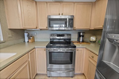 Condo in Cape Canaveral, Florida, 3 bedrooms  № 2106558 - photo 9