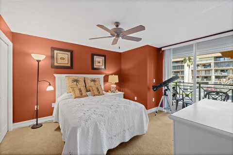 Condo in Cape Canaveral, Florida, 3 bedrooms  № 2106558 - photo 27