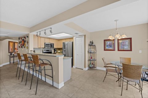 Condo in Cape Canaveral, Florida, 3 bedrooms  № 2106558 - photo 7