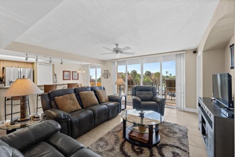 Condo in Cape Canaveral, Florida, 3 bedrooms  № 2106558 - photo 6