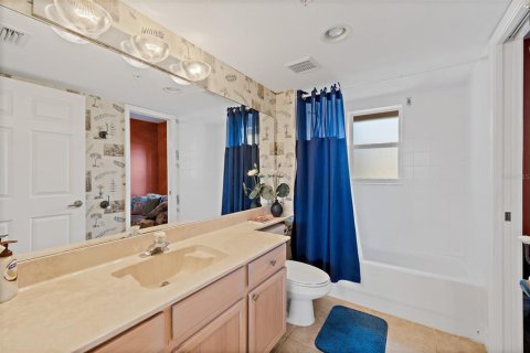 Condo in Cape Canaveral, Florida, 3 bedrooms  № 2106558 - photo 29