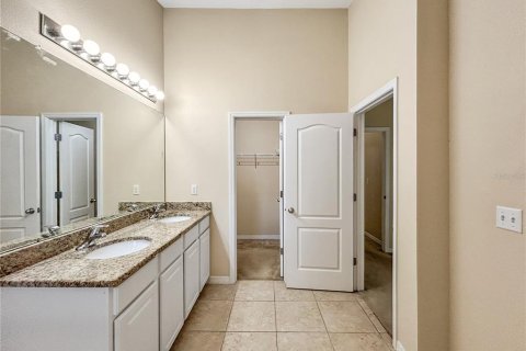 Townhouse in Fish Hawk, Florida 3 bedrooms, 163.51 sq.m. № 2115593 - photo 14