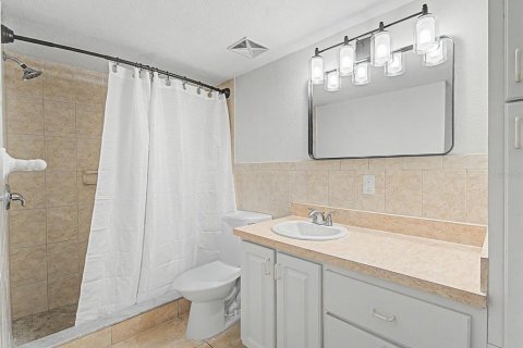 Снять в аренду кондоминиум в Тампа, Флорида 4 комнаты, 69.12м2, № 2147544 - фото 7