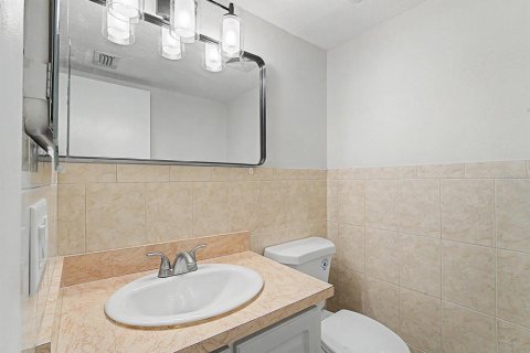 Снять в аренду кондоминиум в Тампа, Флорида 4 комнаты, 69.12м2, № 2147544 - фото 4