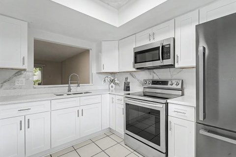 Снять в аренду кондоминиум в Тампа, Флорида 4 комнаты, 69.12м2, № 2147544 - фото 3