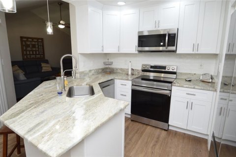 Condo in Tampa, Florida, 2 bedrooms  № 1603098 - photo 9