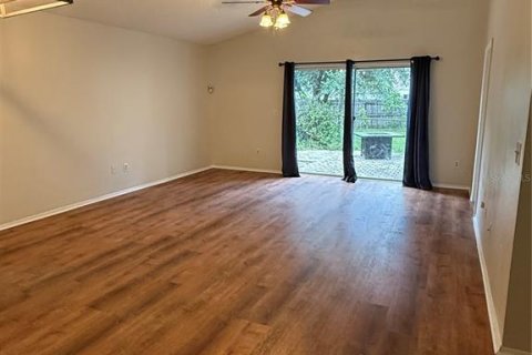 House in Orlando, Florida 3 bedrooms, 135.45 sq.m. № 1917477 - photo 4