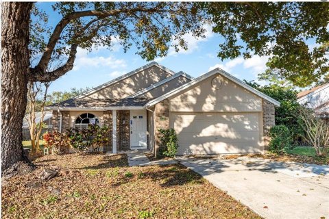 House in Orlando, Florida 3 bedrooms, 135.45 sq.m. № 1917477 - photo 1